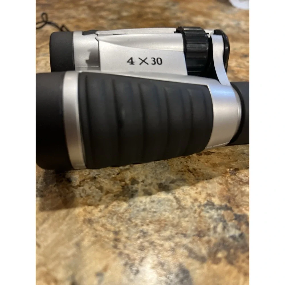 Vivitar 4 X 30 Coated Compact Binoculars With Strap & Storage Pouch VTG‎